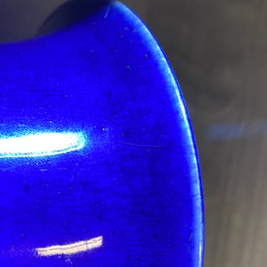 Een Chinese monochrome 'sacrificial blue' vaas, Qianlong — foto 7