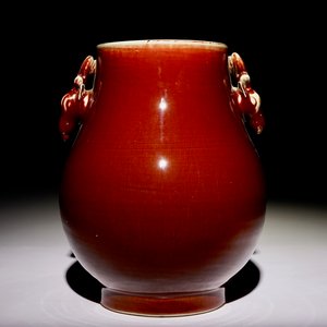Een Chinese monochrome sang de boeuf hu vaas met hertenkoppen als oren, 19e eeuw — foto 1