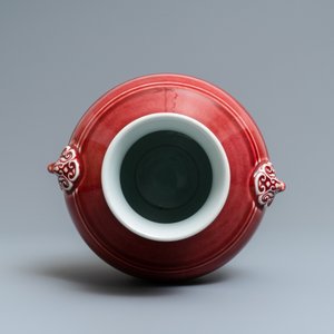 Een Chinese monochrome sang de boeuf 'hu' vaas, Qianlong merk, 19/20e eeuw — foto 7