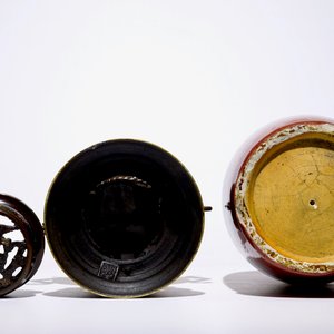 Een Chinese monochrome sang de boeuf vaas en een bronzen wierookbrander, 19e eeuw — foto 6