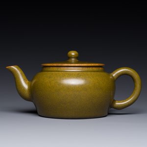 Een Chinese monochrome teadust geglazuurde theepot, Yongzheng zegelmerk, 18/19e eeuw — foto 2
