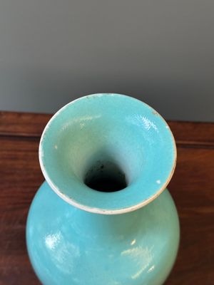 Een Chinese monochrome turquoise geglazuurde vaas, Qianlong merk en periode — foto 3