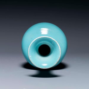 Een Chinese monochrome turquoise geglazuurde vaas, Qianlong merk en periode — foto 3