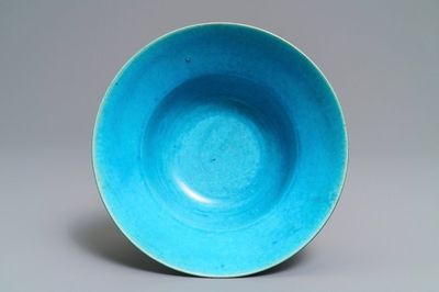 Een Chinese monochrome turquoise kom, Kangxi