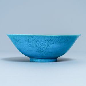 Een Chinese monochrome turquoise kom met onderglazuur decor, Kangxi — foto 3