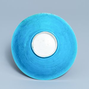 Een Chinese monochrome turquoise kom met onderglazuur decor, Kangxi — foto 8