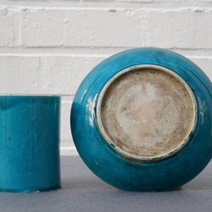 Een Chinese monochrome turquoise penselenwasser en een bord, Kangxi — foto 11