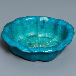 Een Chinese monochrome turquoise penselenwasser in de vorm van een lelieblad, 18/19e eeuw — foto 1