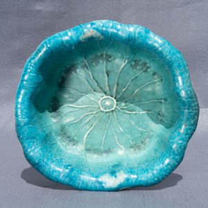 Een Chinese monochrome turquoise penselenwasser in de vorm van een lelieblad, 18/19e eeuw — foto 8
