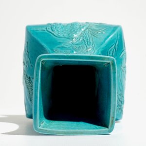 Een Chinese monochrome turquoise vaas met opgelegd decor van dieren, 19/20th C. — foto 6