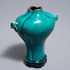 Een Chinese monochrome turquoise vaas met sokkel, 18e eeuw — foto 7