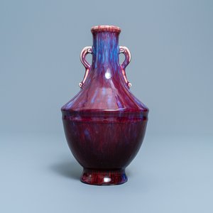Een Chinese monochrome vaas met flambé glazuur, Qianlong merk, 18/19e eeuw — foto 1