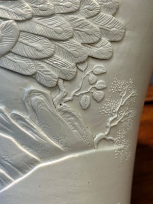 Een Chinese monochrome wit geglazuurde biscuit 'meiping' vaas, gesigneerd Wang Bingrong 王炳榮, 19/20e eeuw — foto 9