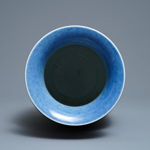 Een Chinese monochroom blauwe vaas, 19e eeuw — foto 5