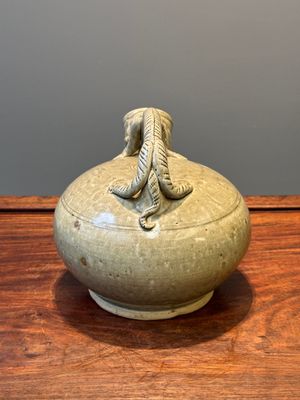 Een Chinese monochroom geglazuurde Yaozhou kan, Tang of later — foto 4