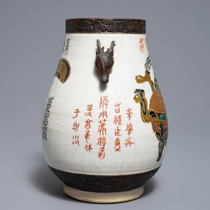 Een Chinese Nanking famille verte vaas met antiquiteiten, 19e eeuw — foto 2