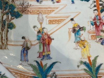 Een Chinese octagonale famille rose dekselterrine op onderschotel met mandarijns decor, Qianlong — foto 11