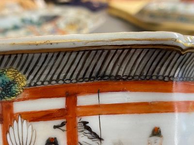 Een Chinese octagonale famille rose dekselterrine op onderschotel met mandarijns decor, Qianlong — foto 19
