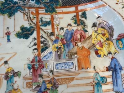 Een Chinese octagonale famille rose dekselterrine op onderschotel met mandarijns decor, Qianlong — foto 10