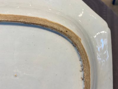 Een Chinese octagonale famille rose schotel met mandarijns decor, Qianlong — foto 8