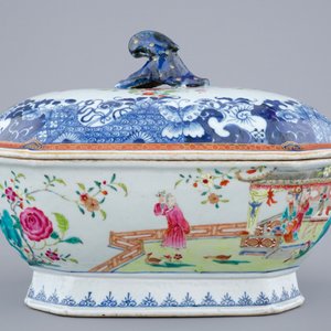 Een Chinese octagonale famille rose terrine op onderschotel, Qianlong, 1e helft 18e eeuw — foto 6