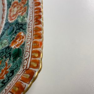 Een Chinese octagonale famille verte schotel, Kangxi — foto 5