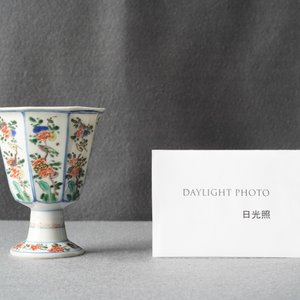 Een Chinese octagonale famille verte stem cup, Kangxi — foto 9