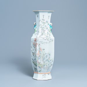 Een Chinese octagonale qianjiang cai vaas, 19/20e eeuw — foto 1