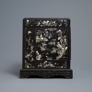 Een Chinese of Vietnamese met parelmoer ingelegde houten likeurkist, 19/20e eeuw — foto 3