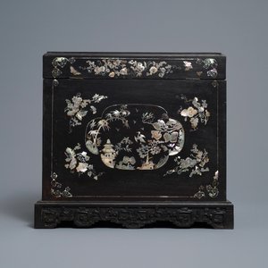 Een Chinese of Vietnamese met parelmoer ingelegde houten likeurkist, 19/20e eeuw — foto 4
