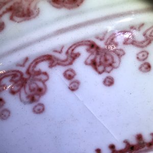 Een Chinese onderglazuur rode vaas met lotusbloemen, Qianlong — foto 17