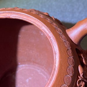 Een Chinese opengewerkte Yixing steengoed theepot met deksel, Kangxi — foto 21