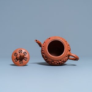 Een Chinese opengewerkte Yixing steengoed theepot met deksel, Kangxi — foto 6