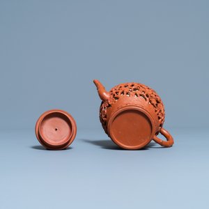 Een Chinese opengewerkte Yixing steengoed theepot met deksel, Kangxi — foto 7