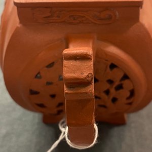 Een Chinese opengewerkte Yixing steengoed theepot met deksel, Kangxi — foto 15