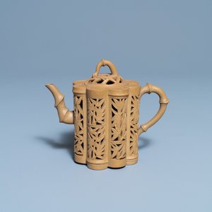Een Chinese opengewerkte Yixing steengoed theepot met deksel, Kangxi — foto 1