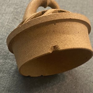 Een Chinese opengewerkte Yixing steengoed theepot met deksel, Kangxi — foto 16