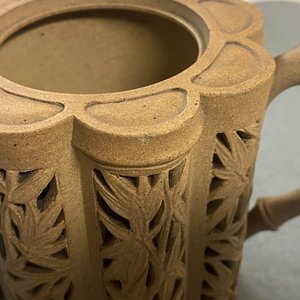 Een Chinese opengewerkte Yixing steengoed theepot met deksel, Kangxi — foto 20
