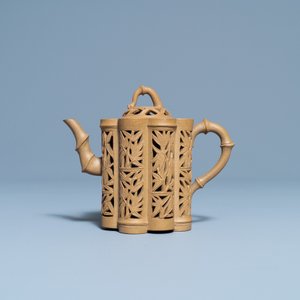 Een Chinese opengewerkte Yixing steengoed theepot met deksel, Kangxi — foto 2