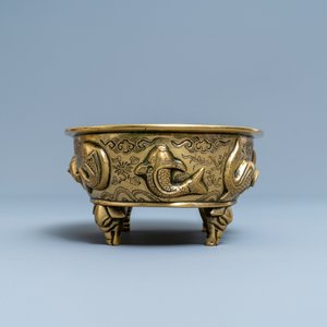 Een Chinese ovale bronzen wierookbrander met vissen, Xuande merk, 19e eeuw — foto 3