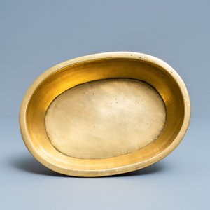 Een Chinese ovale bronzen wierookbrander met vissen, Xuande merk, 19e eeuw — foto 6