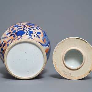 Een Chinese overgedecoreerde blauw-witte dekselvaas met een kylin en een feniks, 19e eeuw — foto 6