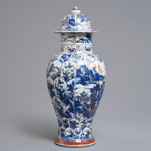Een Chinese overgedecoreerde blauwwitte dekselvaas met landschapsdecor, Kangxi — foto 2