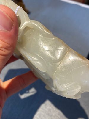 Een Chinese penselenwasser in de vorm van een lotusbloem in gevlekte witte jade, Qing — foto 11