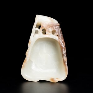 Een Chinese penselenwasser in de vorm van een lotusbloem in gevlekte witte jade, Qing — foto 3