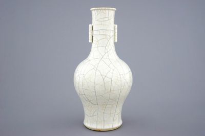 Een Chinese pijlenkopvaas met craquelé glazuur, 18/19e eeuw