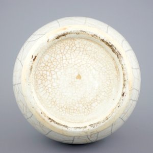 Een Chinese pijlenkopvaas met craquelé glazuur, 18/19e eeuw — foto 6
