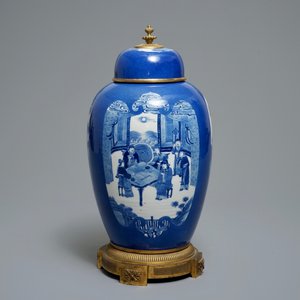 Een Chinese poederblauwe dekselvaas met montuur in verguld brons, 19e eeuw — foto 2