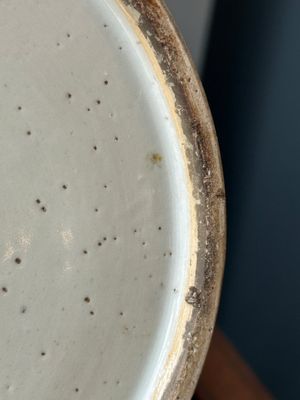 Een Chinese poederblauwe dekselvaas met verguld decor van een feniks tussen bloesemtakken, Qianlong — foto 17