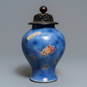 Een Chinese poederblauwe en koperrode 'draken' vaas, Kangxi merk, 19e eeuw — foto 2